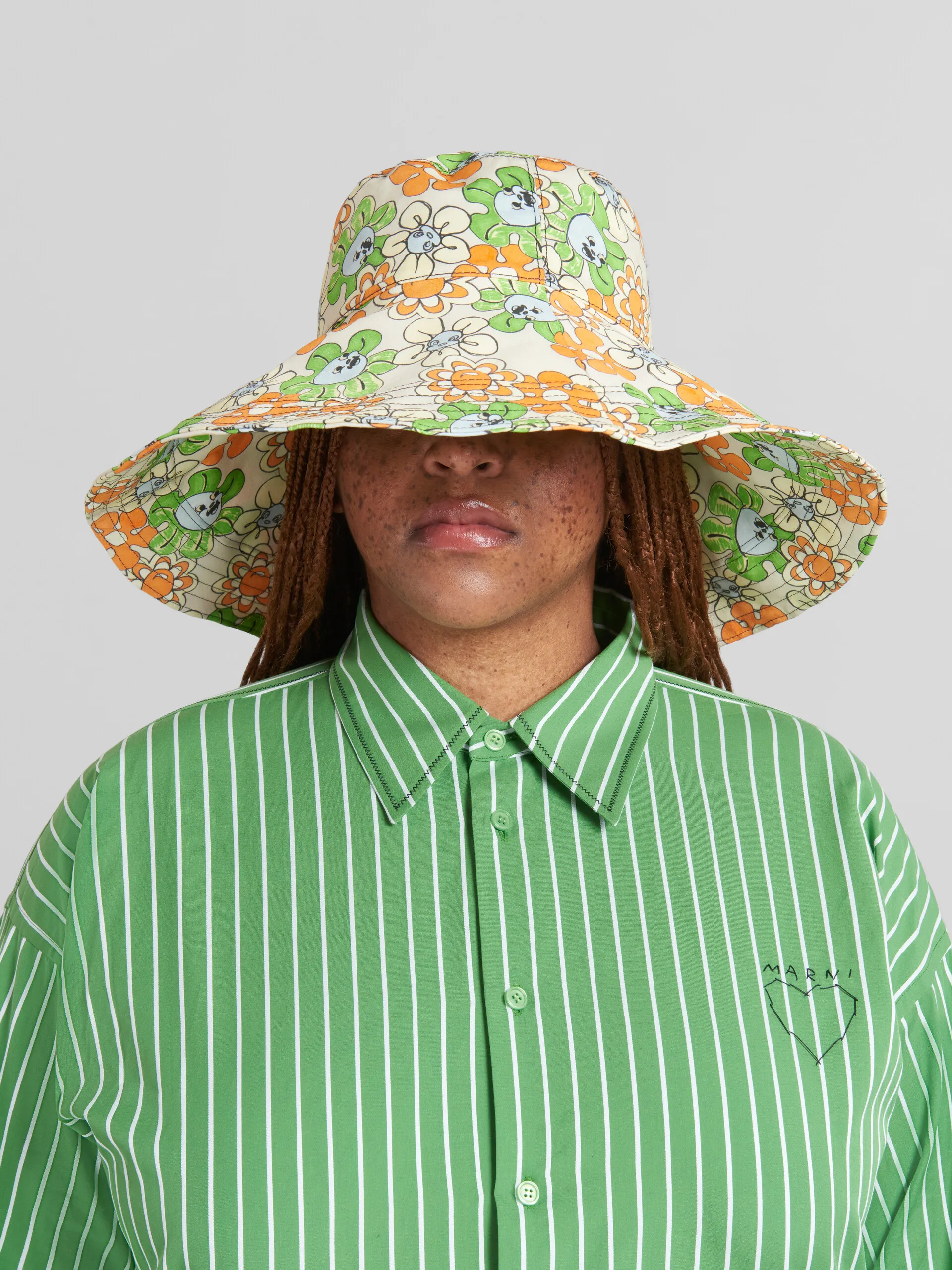 Cappello in cotone biologico stampato arancione e verde