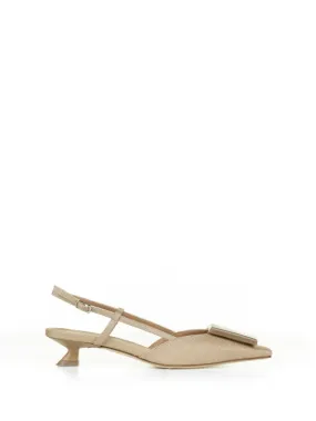Leather pump with accessory