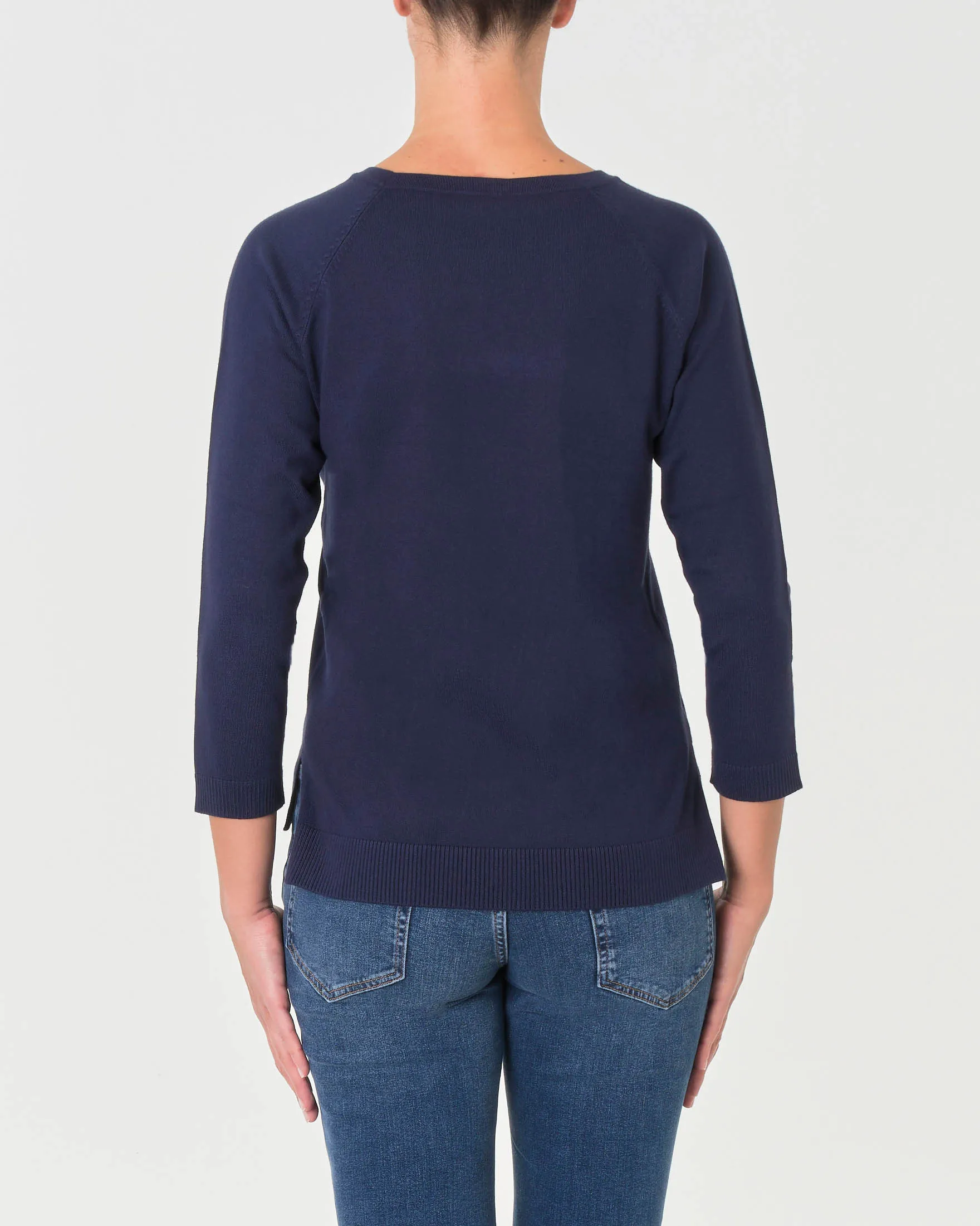 Maglia blu in misto viscosa con scollo a barchetta e spacchetti laterali