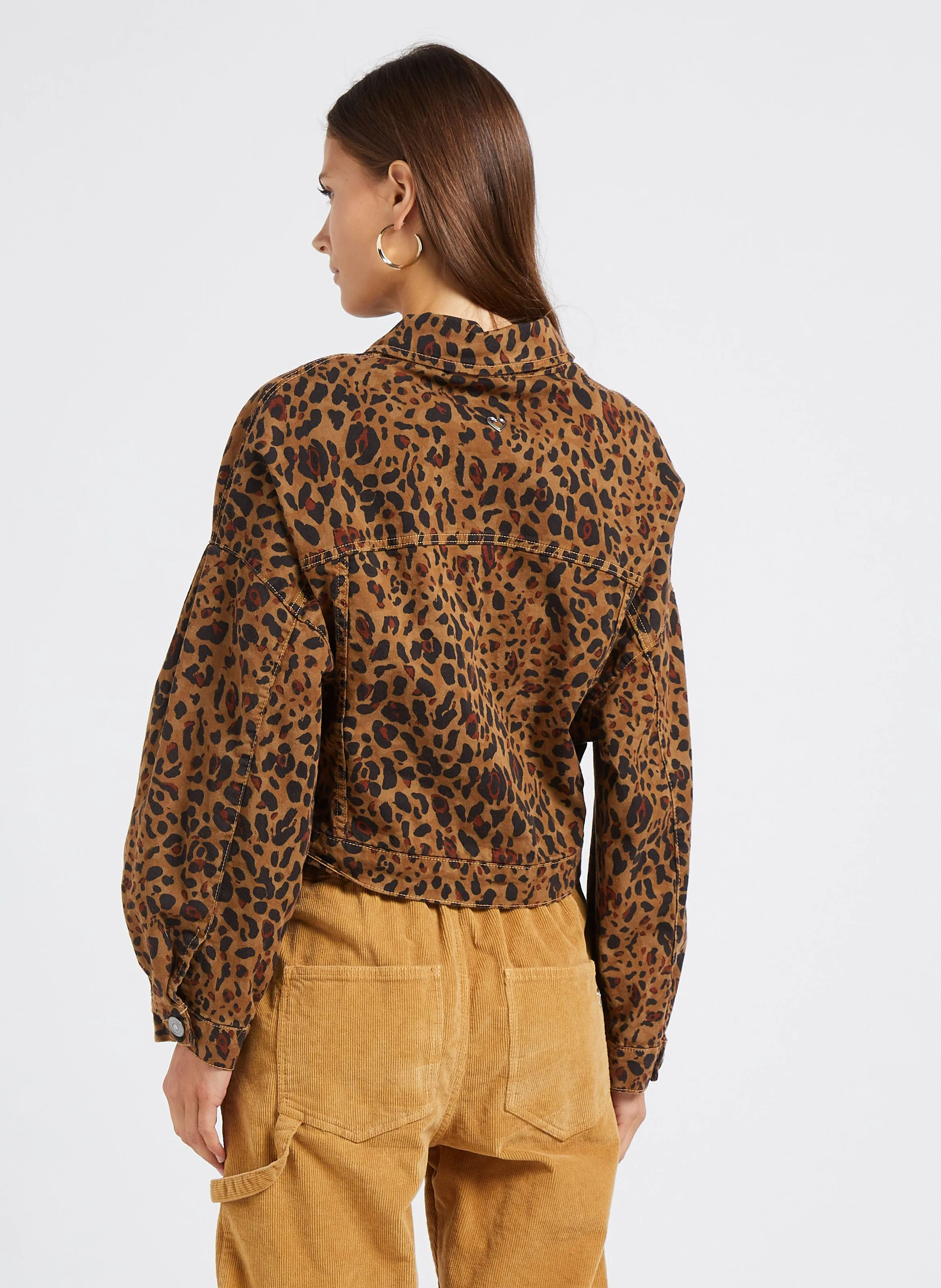  PLEASE   Giacca corta in cotone con motivo leopardato | Marrone