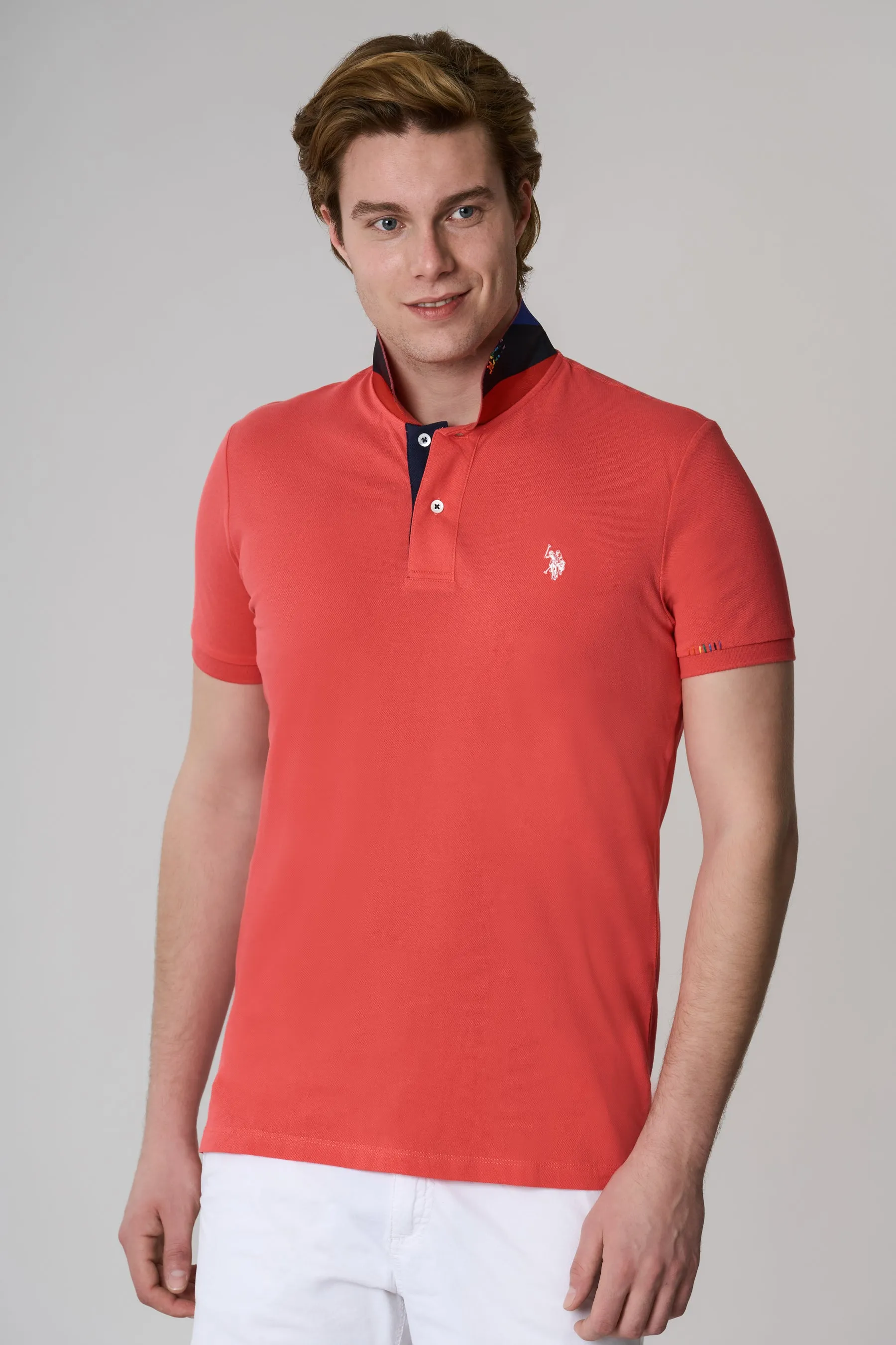 Polo a maniche corte in cotone piquet con sottocolletto colorato e logo