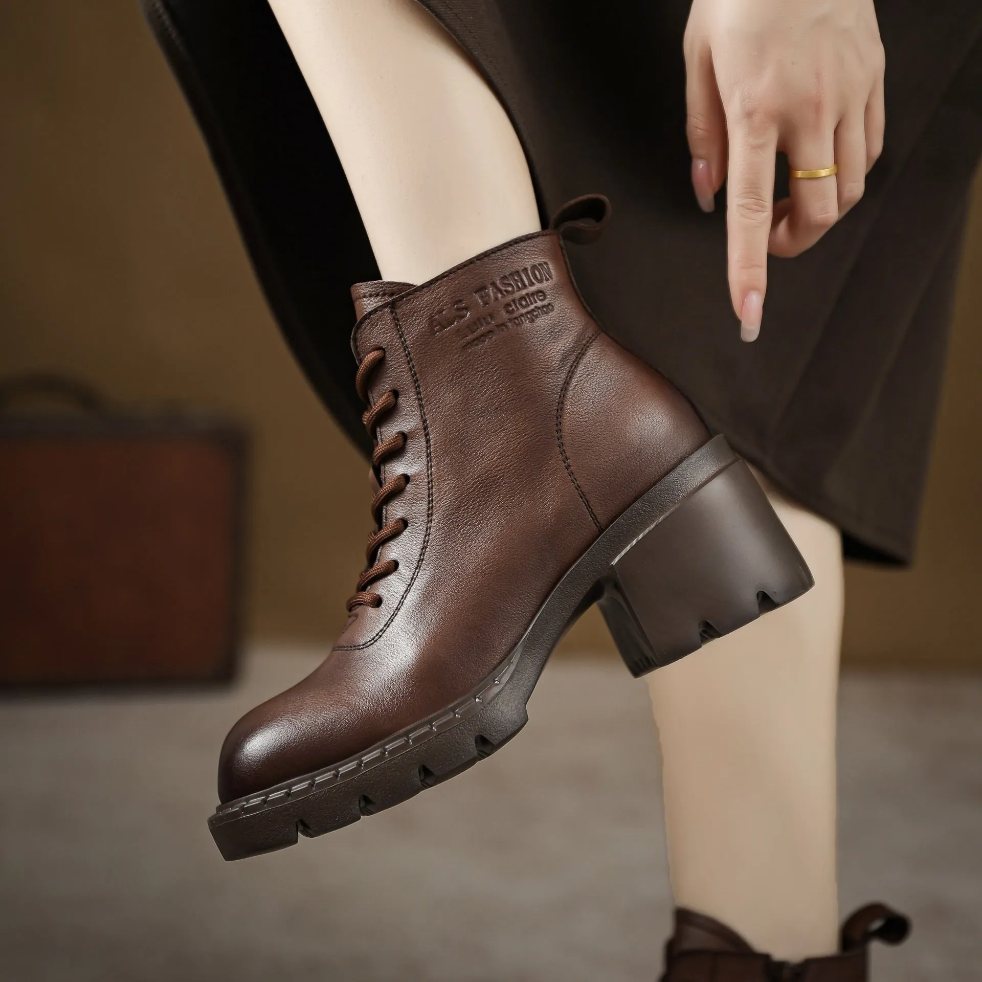 Stivali con tacco grosso in pelle minimalista retrò da donna