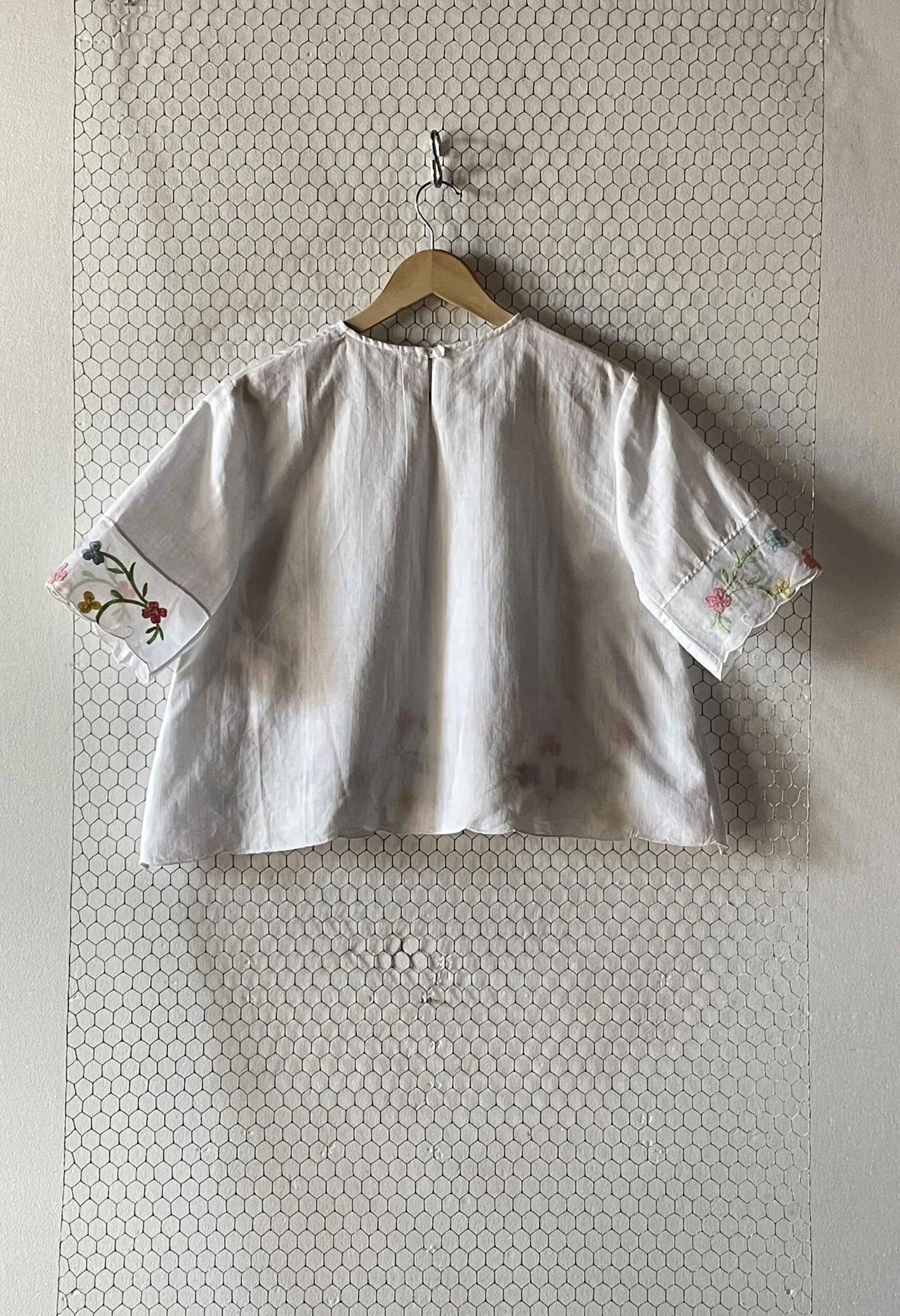 Top FLOWER BATHCLOTH in puro lino e organza ricamata